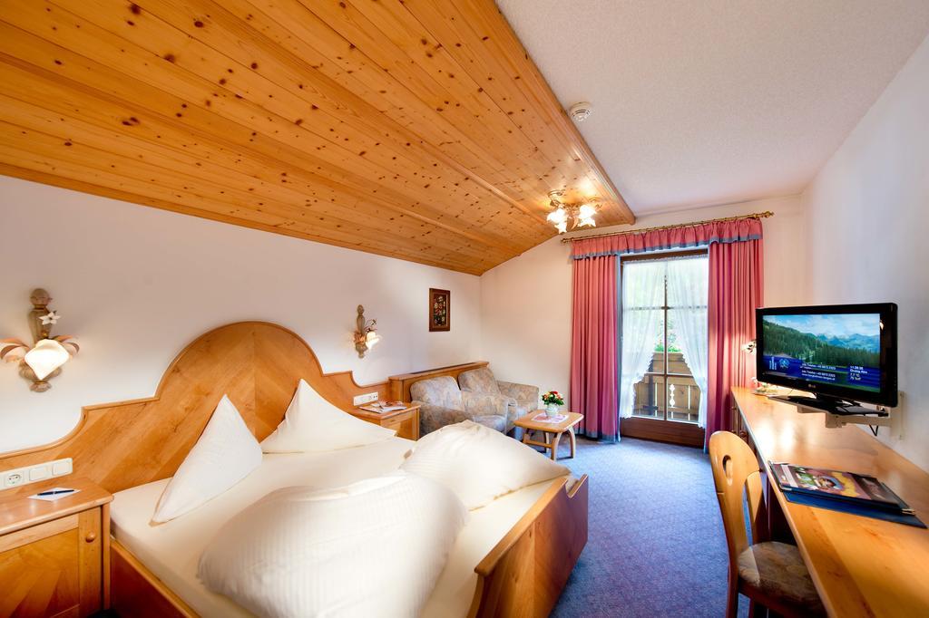 Hotel Bergland Lermoos Zimmer foto