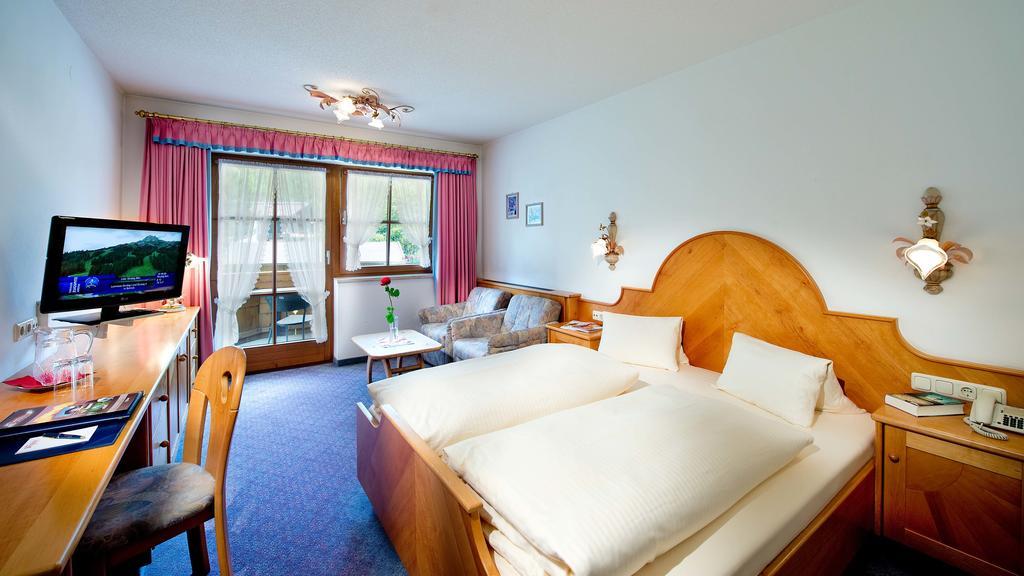 Hotel Bergland Lermoos Zimmer foto